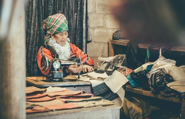 Brocade weaving in Sapa